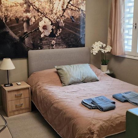 A Cozy Affordable Place at Voula Atena Exterior foto