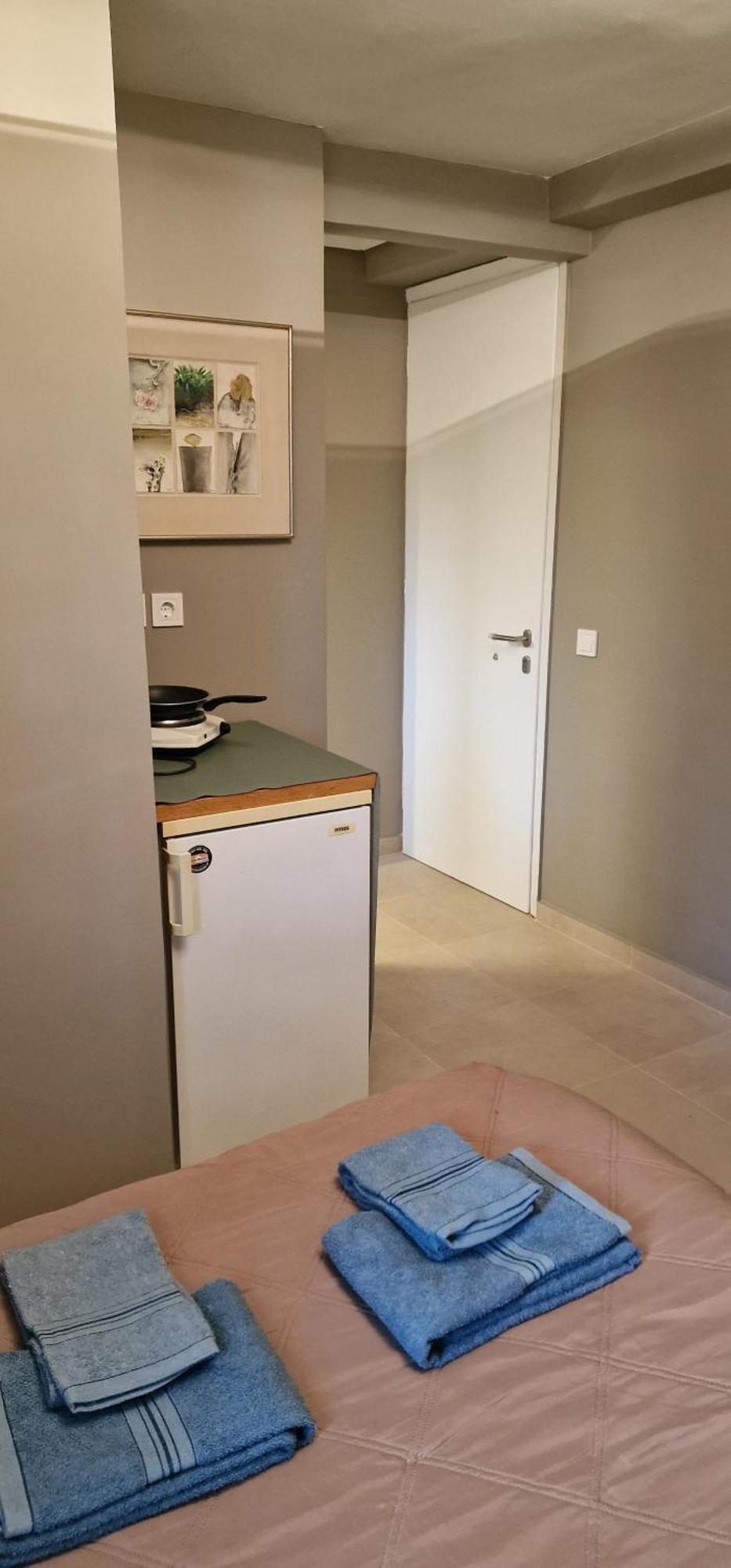 A Cozy Affordable Place at Voula Atena Exterior foto